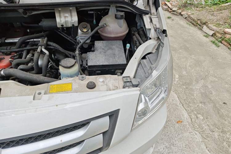 Used Foton Toano 2020 2.5T Manual Tongtu Short Wheelbase Mid-Roof 5/6-Seater 4J25TC3 Engine Bay Left
