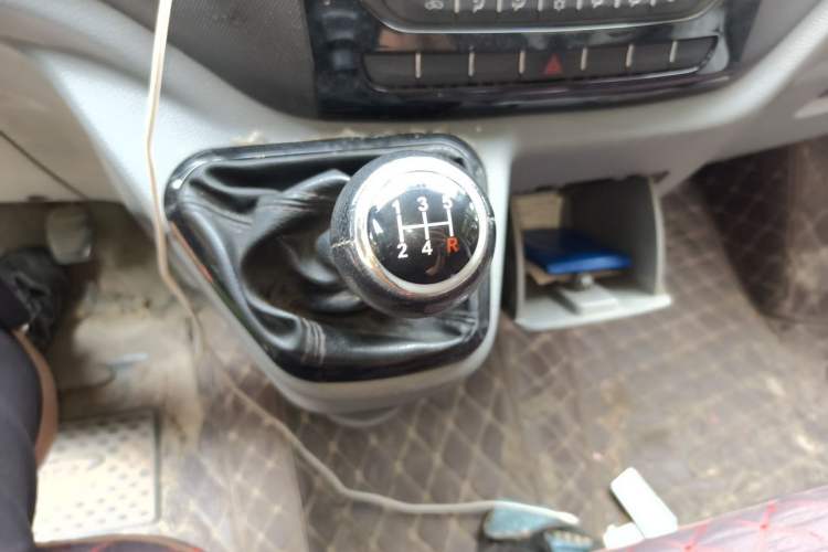 Used Foton Toano 2020 2.5T Manual Tongtu Short Wheelbase Mid-Roof 3-Seat 4J25TC3 Gear Lever