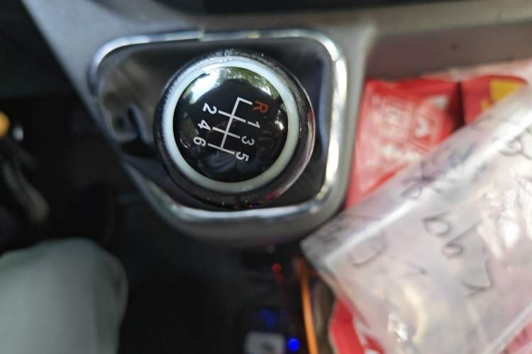 Used Foton Toano 2020 2.0T Multi-Function Extended Wheelbase Mid-Roof 5/6/7-Seater with Rear Dual Tires China VI Emission Standard F20TC3 Gear Lever