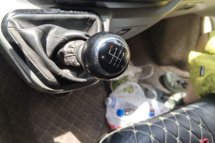 Used Foton Toano 2020 2.5T Manual Tongtu Long Wheelbase Mid-Height 5/6/7-Seater 4J25TC3 Gear Lever