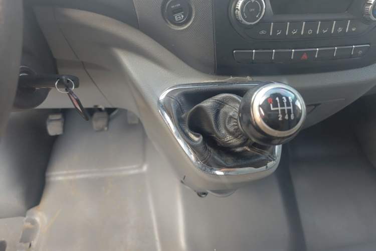 Used Foton Toano 2020 2.0T Multi-Function Short-Wheelbase Flat-Roof 5/6-Seater China VI4F20TC3 Gear Lever