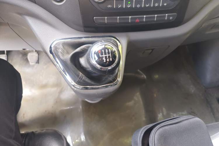 Used Foton Toano 2020 2.8T Van Extended Wheelbase Mid-Roof 3-Seater China V Emission Standard Model IF2.8NS6B177L Gear Lever