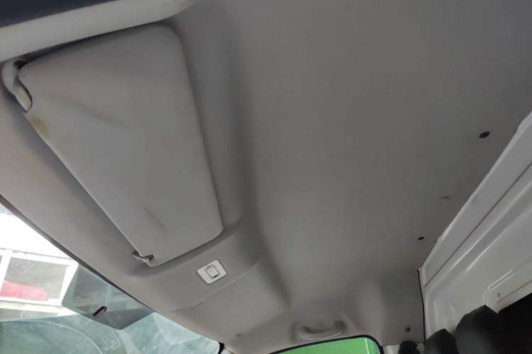 Used Foton Toano 2020 2.0T Van Short Wheelbase Mid-Roof 3-Seater China VI Emission Standard 4F20TC3 Headliner