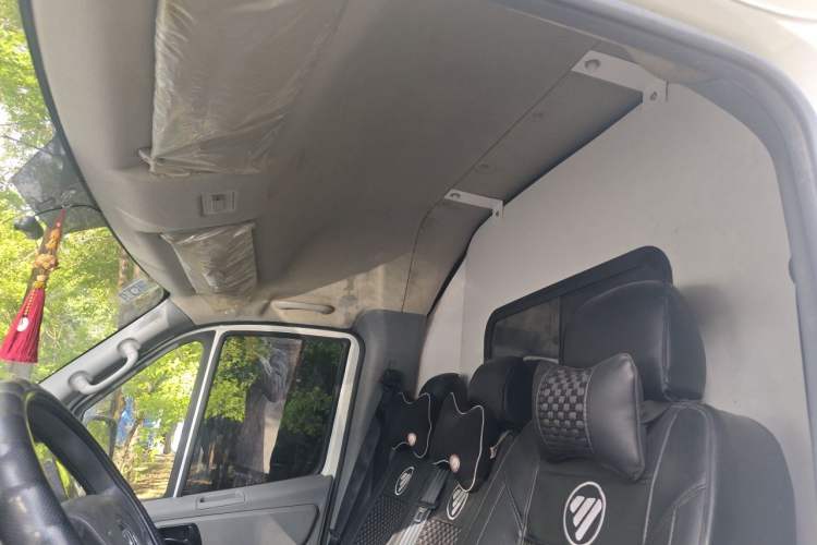 Used Foton Toano 2020 2.8T Van Extended Wheelbase Mid-Roof 3-Seater China V Emission Standard Model IF2.8NS6B177L Headliner