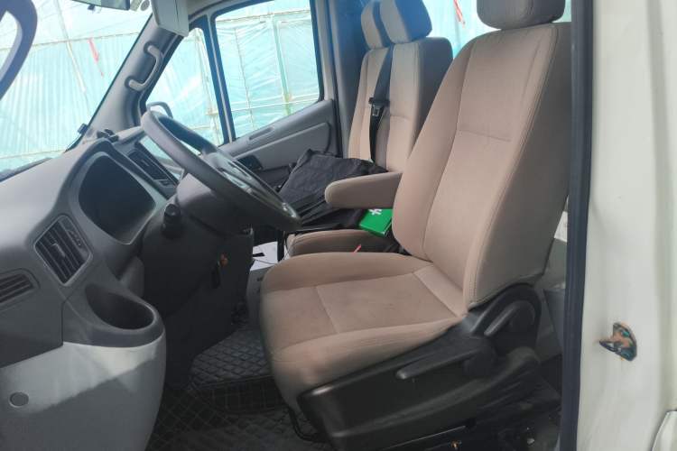 Used Foton Toano 2020 2.5T Manual Transmission Tongtu Long Wheelbase Mid-Roof 3-Seat 4J25TC3 Left Front Seat