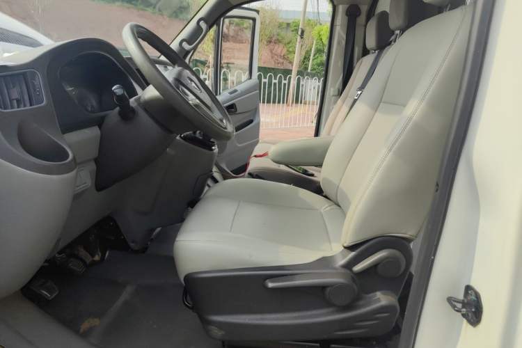 Used Foton Toano 2020 2.5T Manual Tongtu Short Wheelbase Flat Roof 3-Seat 4J25TC3 Left Front Seat
