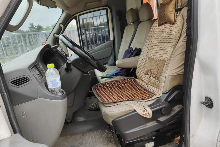 Used Foton Toano 2020 2.8T Van Extended Wheelbase Mid-Roof Design Rear Dual Tires 3-Seater China V Emission Standard IF2.8NS6B177L Left Front Seat