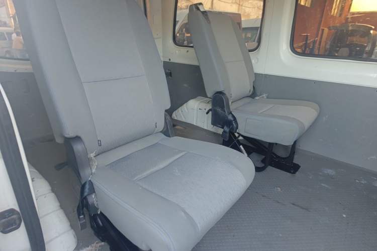 Used Foton Toano 2020 2.0T Multi-Function Short-Wheelbase Flat-Roof 5/6-Seater China VI4F20TC3 Left Rear Seat