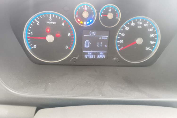 Used Foton Toano 2020 2.5T Manual Transmission Tongtu Long Wheelbase Mid-Roof 3-Seat 4J25TC3 Odometer Close Up