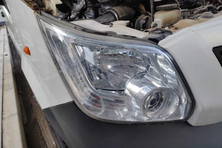 Used Foton Toano 2020 2.0T Van Short Wheelbase Mid-Roof 3-Seater China VI Emission Standard 4F20TC3 Right Front Headlight