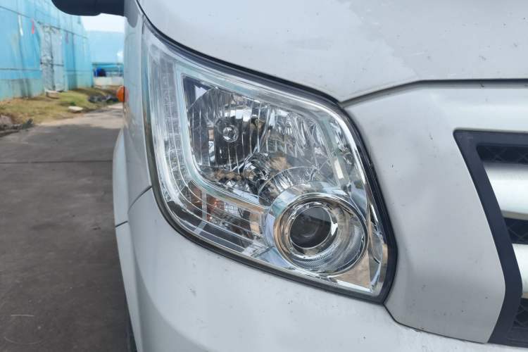 Used Foton Toano 2020 2.5T Manual Transmission Tongtu Long Wheelbase Mid-Roof 3-Seat 4J25TC3 Right Front Headlight