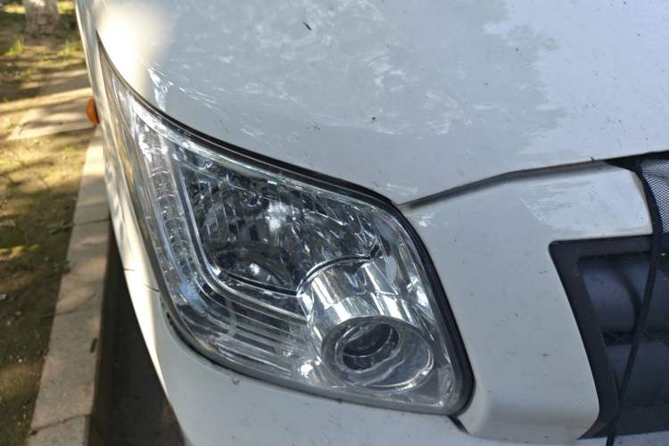 Used Foton Toano 2020 2.0T Multi-Function Extended Wheelbase Mid-Roof 5/6/7-Seater with Rear Dual Tires China VI Emission Standard F20TC3 Right Front Headlight