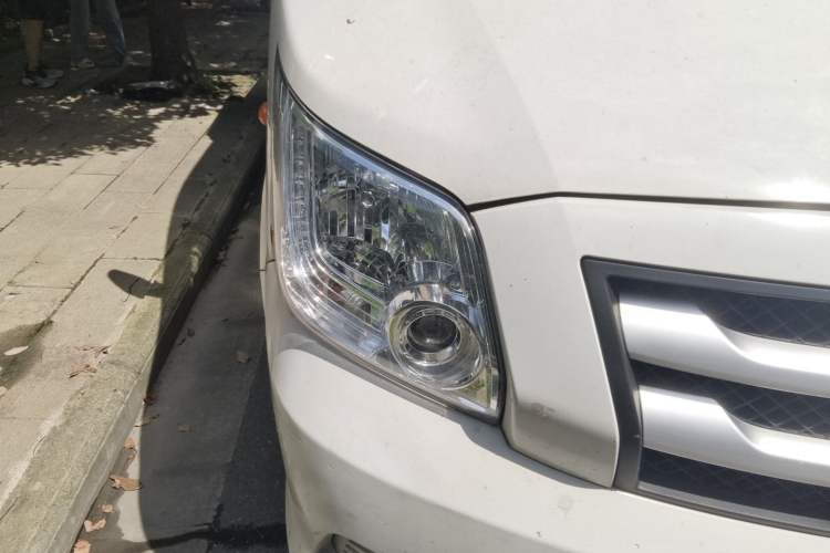 Used Foton Toano 2020 2.5T Manual Tongtu Long Wheelbase Mid-Height 5/6/7-Seater 4J25TC3 Right Front Headlight