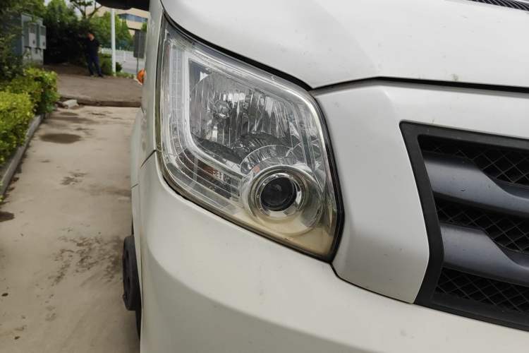 Used Foton Toano 2020 2.8T Van Extended Wheelbase Mid-Roof Design Rear Dual Tires 3-Seater China V Emission Standard IF2.8NS6B177L Right Front Headlight