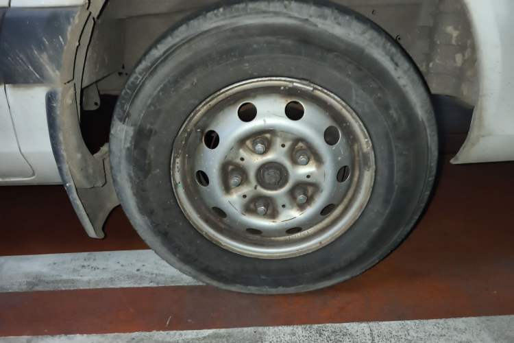 Used Foton Toano 2020 2.0T Multi-Function Extended Wheelbase Mid-Roof 5/6/7-Seater China VI4F20TC3 Right Front Wheel Hub