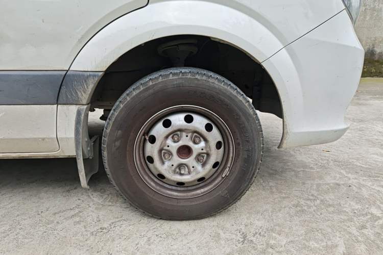 Used Foton Toano 2020 2.5T Manual Tongtu Short Wheelbase Mid-Roof 5/6-Seater 4J25TC3 Right Front Wheel Hub