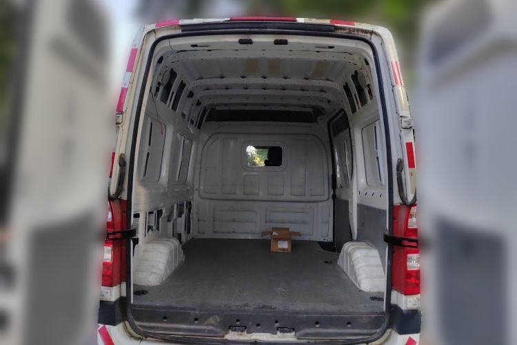 Used Foton Toano 2020 2.0T Van Short Wheelbase Mid-Roof 3-Seater China VI Emission Standard 4F20TC3 Trunk