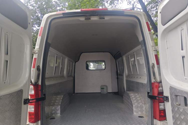 Used Foton Toano 2020 2.8T Van Extended Wheelbase Mid-Roof 3-Seater China V Emission Standard Model IF2.8NS6B177L Trunk