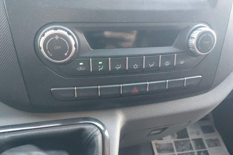 Used Foton Toano 2020 2.5T Manual Tongtu Short Wheelbase Mid-Roof 5/6-Seater 4J25TC3 Audio And AC Panel