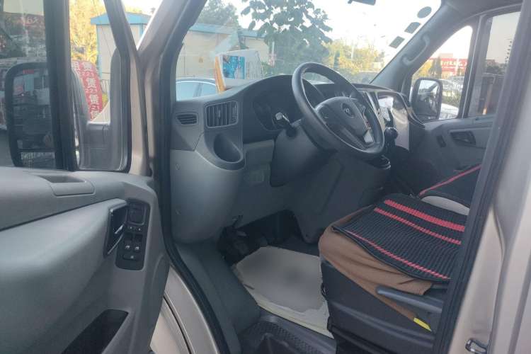 Used Foton Toano 2020 2.5T Manual Tongtu Short Wheelbase Mid-Roof 5/6-Seater 4J25TC3 Driver Seat