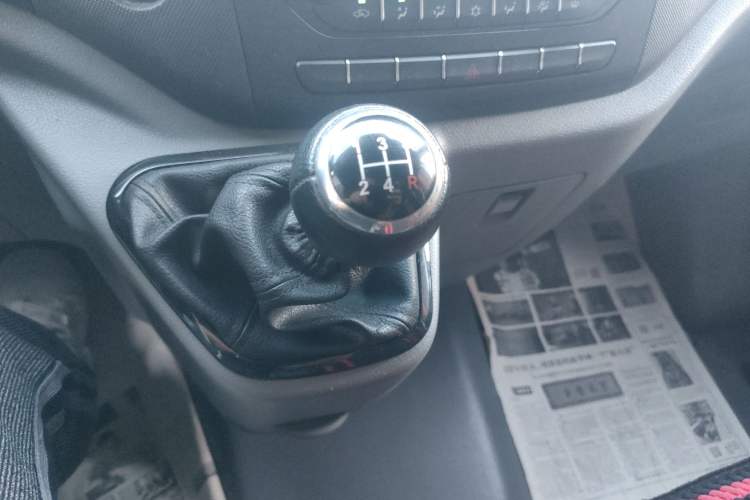 Used Foton Toano 2020 2.5T Manual Tongtu Short Wheelbase Mid-Roof 5/6-Seater 4J25TC3 Gear Lever