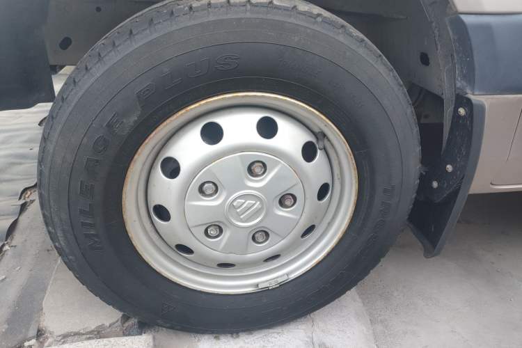 Used Foton Toano 2020 2.5T Manual Tongtu Short Wheelbase Mid-Roof 5/6-Seater 4J25TC3 Left Front Wheel Hub