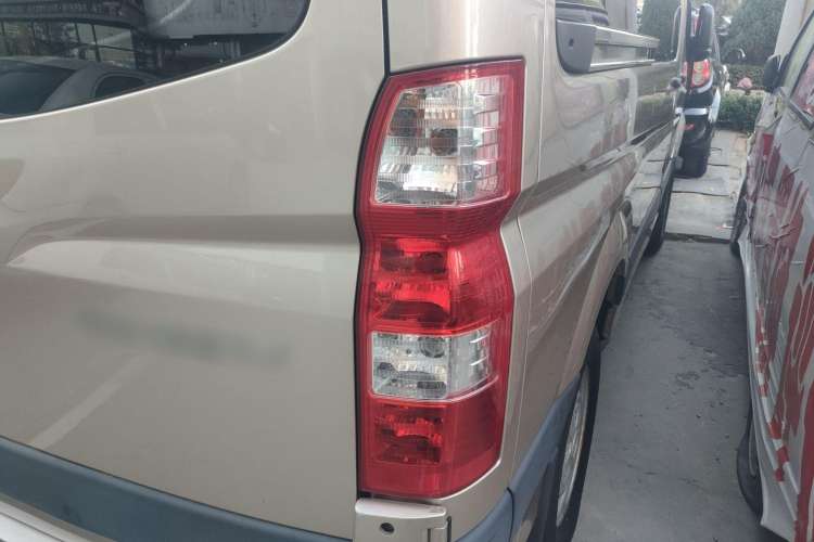 Used Foton Toano 2020 2.5T Manual Tongtu Short Wheelbase Mid-Roof 5/6-Seater 4J25TC3 Right Rear Taillight