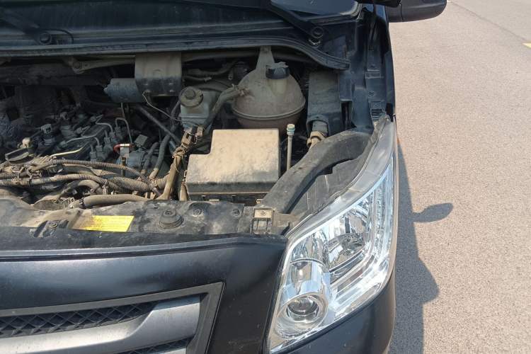 Used Foton Toano 2021 2.8T Manual Tongtu Long-Wheelbase Mid-Roof 3-Seater F2.8NS6B177L Engine Bay Left