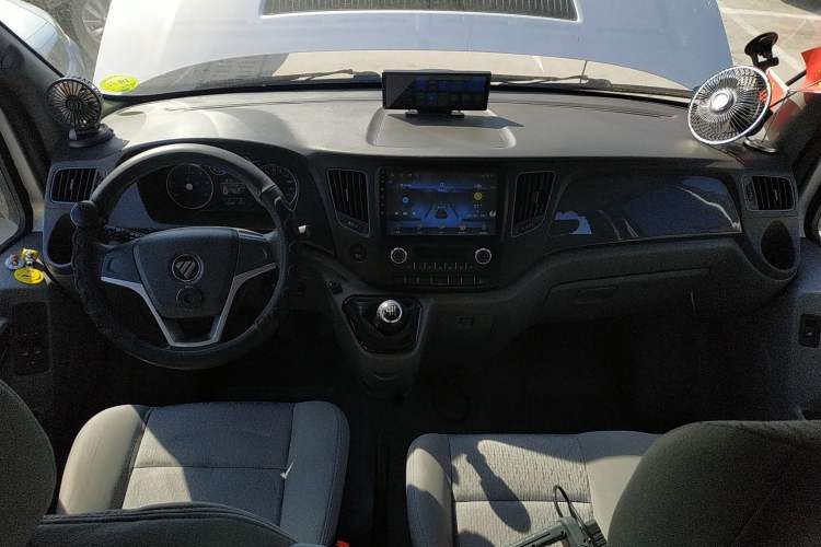 Used Foton Toano 2021 2.0T Manual Tongtu Short Wheelbase Flat Roof 5/6-Seater 4F20TC3 Center Console