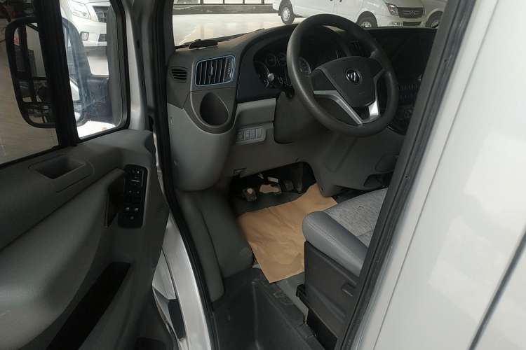 Used Foton Toano 2021 2.8T Manual Tongtu Long Wheelbase Mid-Height 5/6/7-Seater F2.8NS6B177L Driver Seat
