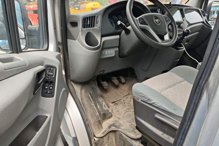 Used Foton Toano 2021 2.0T Manual Tongtu Long-Wheelbase Mid-Roof 3-Seater 4F20TC3 Driver Seat