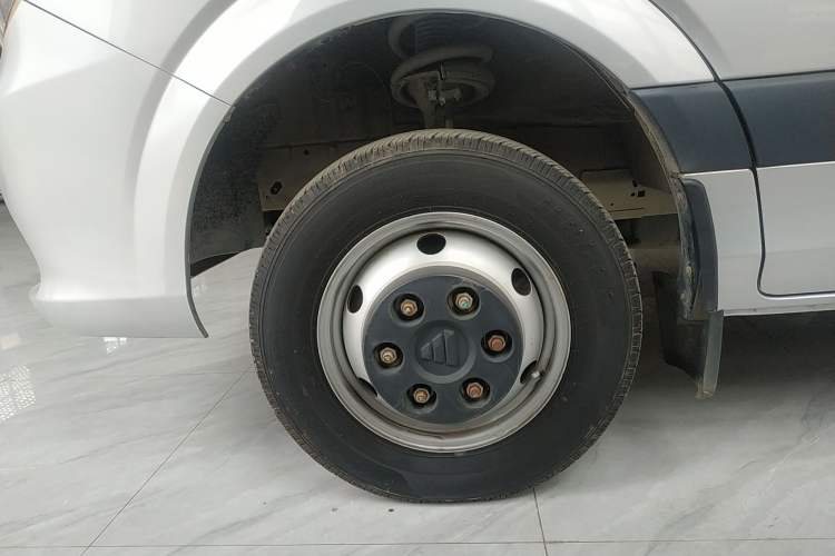 Used Foton Toano 2021 2.8T Manual Tongtu Long Wheelbase Mid-Height 5/6/7-Seater F2.8NS6B177L Left Front Wheel Hub