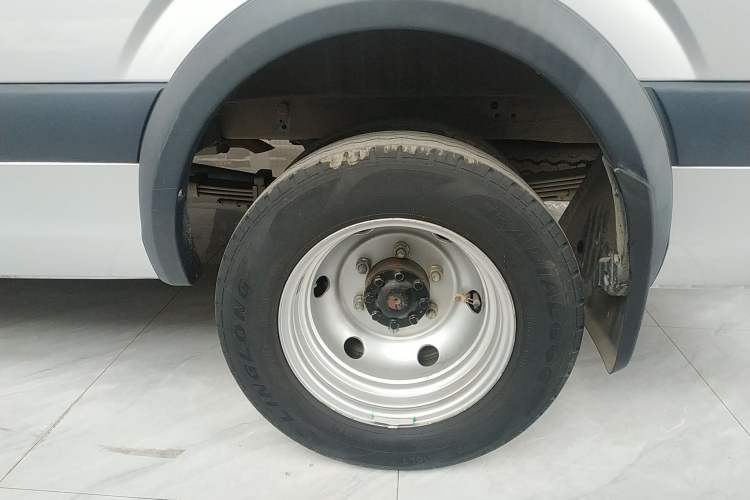 Used Foton Toano 2021 2.8T Manual Tongtu Long Wheelbase Mid-Height 5/6/7-Seater F2.8NS6B177L Left Rear Wheel Hub