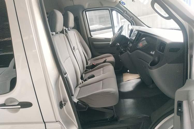 Used Foton Toano 2021 2.8T Manual Tongtu Long Wheelbase Mid-Height 5/6/7-Seater F2.8NS6B177L Right Front Seat