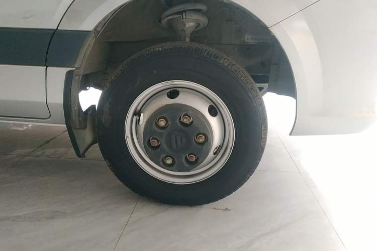 Used Foton Toano 2021 2.8T Manual Tongtu Long Wheelbase Mid-Height 5/6/7-Seater F2.8NS6B177L Right Front Wheel Hub