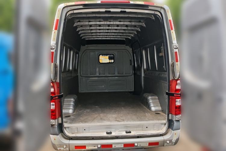 Used Foton Toano 2021 2.0T Manual Tongtu Long-Wheelbase Mid-Roof 3-Seater 4F20TC3 Trunk