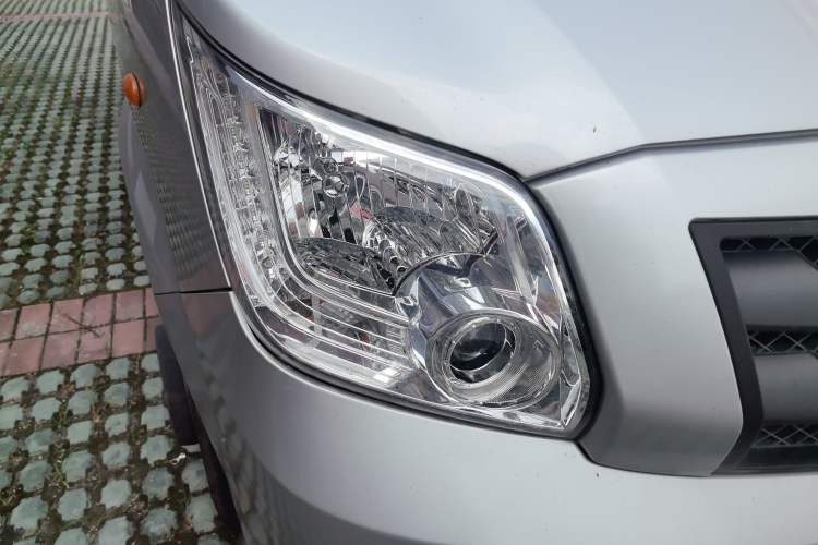 Used Foton Toano 2021 2.8T Manual Tongtu Long Wheelbase Mid-Height 5/6/7-Seater F2.8NS6B177L Right Front Headlight