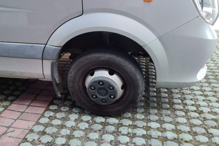 Used Foton Toano 2021 2.8T Manual Tongtu Long Wheelbase Mid-Height 5/6/7-Seater F2.8NS6B177L Right Front Wheel Hub