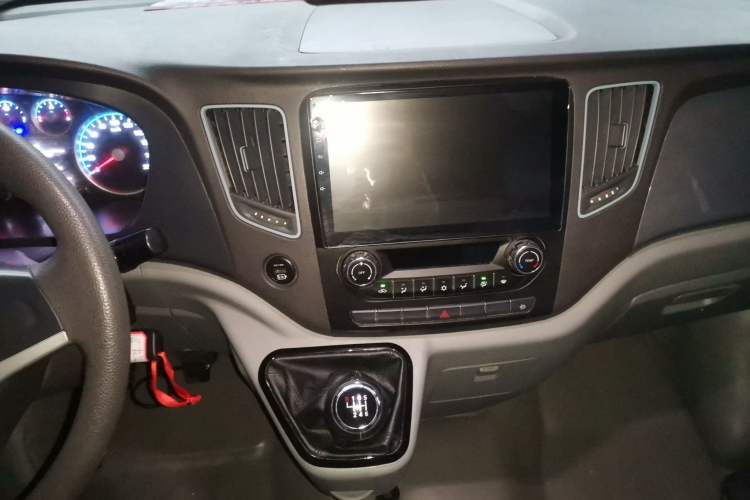 Used Foton Toano 2021 2.0T Manual Tongtu Extended-Wheelbase Mid-Roof 9-Seater 4F20TC3 Audio And AC Panel