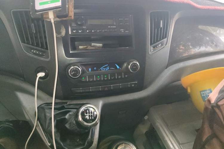Used Foton Toano 2021 2.8T Manual Tongtu Extended-Wheelbase Ultra-High Roof 5/6/7-Seater with Rear Dual Tires F2.8 NS6B177L Audio And AC Panel