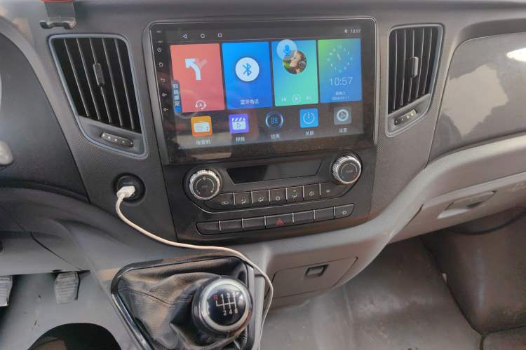 Used Foton Toano 2021 2.8T Manual Tongtu Extended-Wheelbase Mid-Roof 3-Seater with Rear Dual Tires F2.8NS6B177L Audio And AC Panel