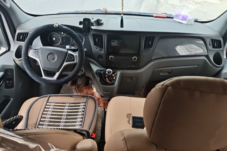 Used Foton Toano 2021 2.0T Manual Tongtu Extended-Wheelbase Mid-Roof 9-Seater 4F20TC3 Center Console