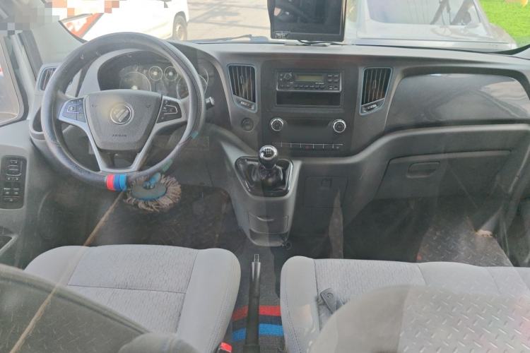 Used Foton Toano 2021 2.8T Manual Tongtu Extended-Wheelbase Ultra-High Roof 3-Seater with Rear Dual Tires F2.8NS6B177L Center Console
