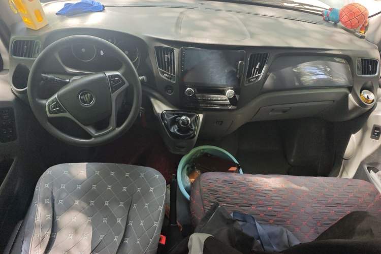 Used Foton Toano 2021 2.0T Manual Tongtu Long Wheelbase Mid-Height 5/6/7-Seater 4F20TC3 Center Console