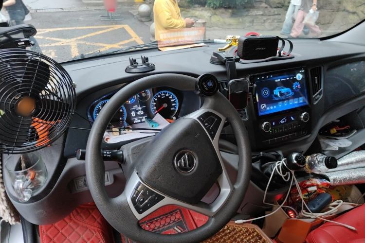 Used Foton Toano 2021 2.0T Manual Tongtu Short Wheelbase Flat Roof 5/6-Seater 4F20TC3 Center Console