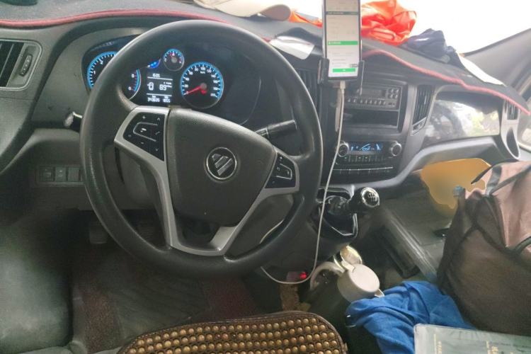 Used Foton Toano 2021 2.8T Manual Tongtu Extended-Wheelbase Ultra-High Roof 5/6/7-Seater with Rear Dual Tires F2.8 NS6B177L Center Console