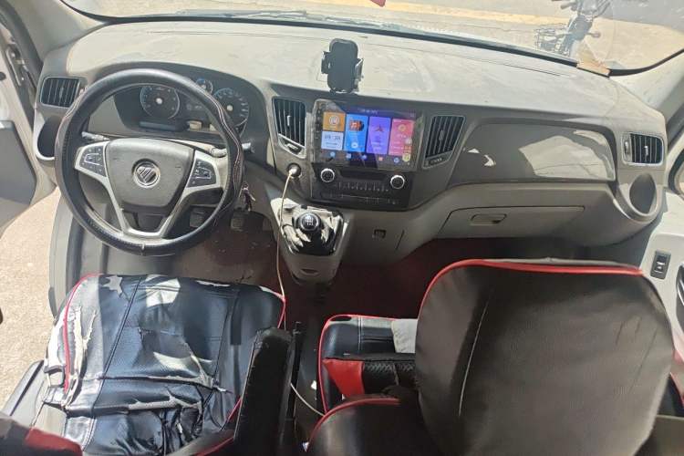 Used Foton Toano 2021 2.0T Manual Tongtu Short Wheelbase Mid-Height 5/6-Seater 4F20TC3 Center Console