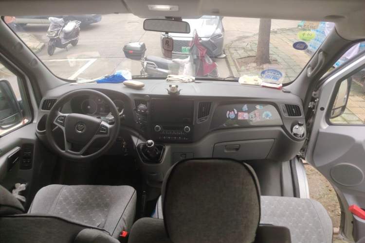 Used Foton Toano 2021 2.0T Manual Tongtu Short Wheelbase Mid-Height 5/6-Seater 4F20TC3 Center Console