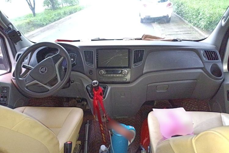 Used Foton Toano 2021 2.0T Manual Tongtu Extended-Wheelbase Mid-Roof 9-Seater 4F20TC3 Center Console