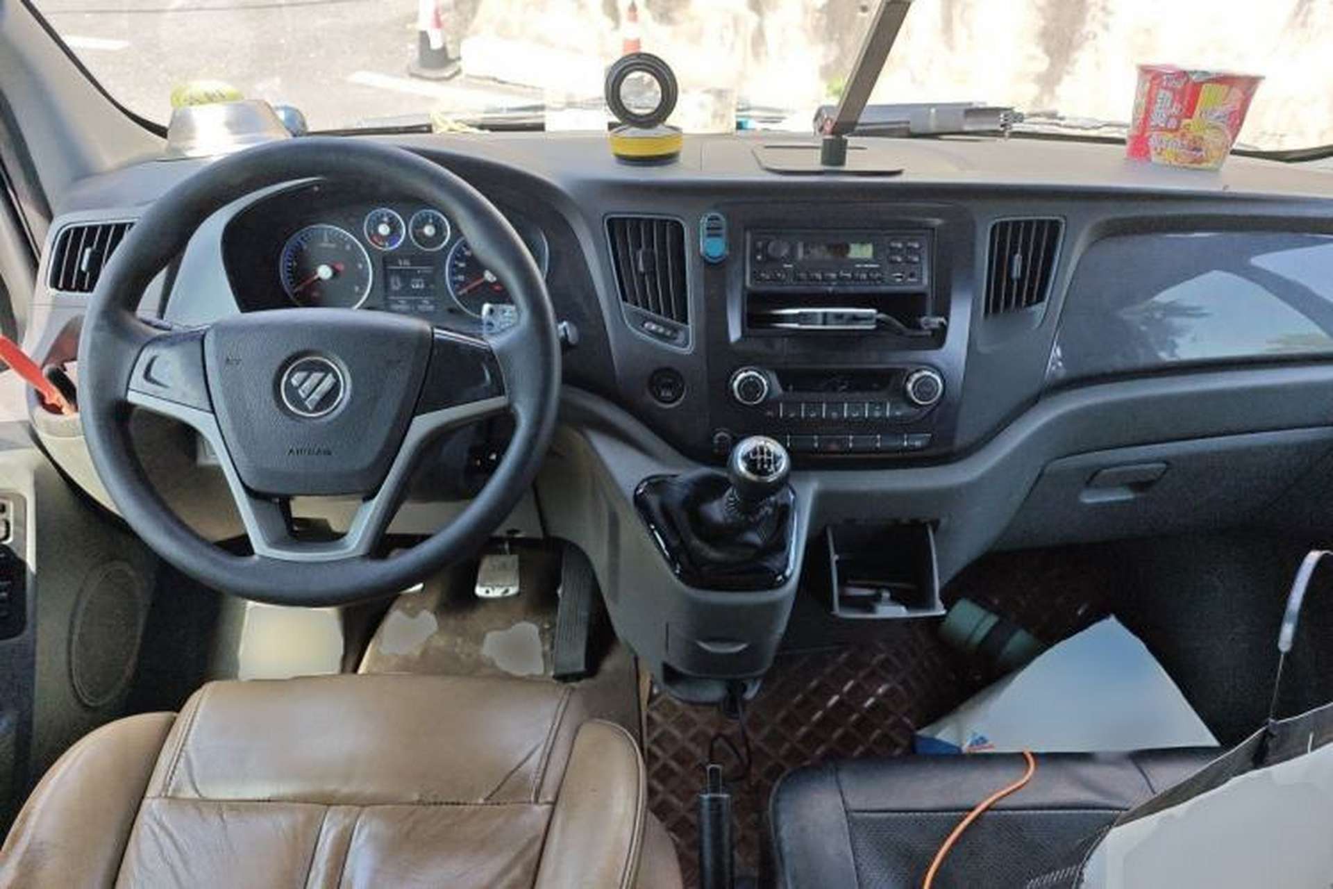 Used Foton Toano 2021 2.8T Manual Tongtu Extended-Wheelbase Mid-Roof 6/7-Seater F2.8 NS6B177L Center Console